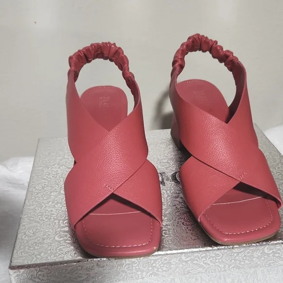 REACTION KENNT COLE SIZE 9 1/2 Elegant Red Women's Heeled Sandals - Picture 2 of 7